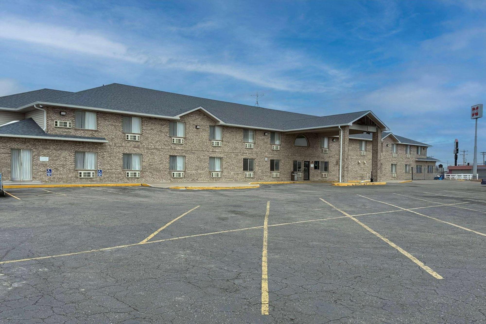 Super 8 By Wyndham Cozad Exterior foto